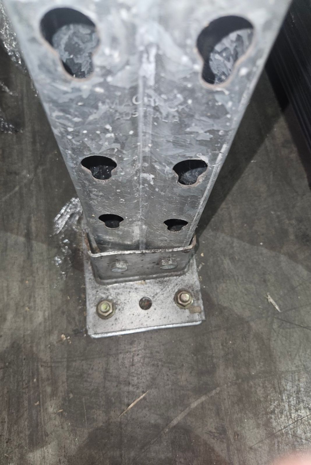 Forklift damage to pallet racking upright 4