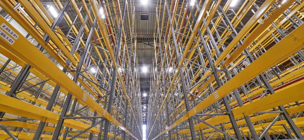 Understanding Aisle Width in a Warehouse