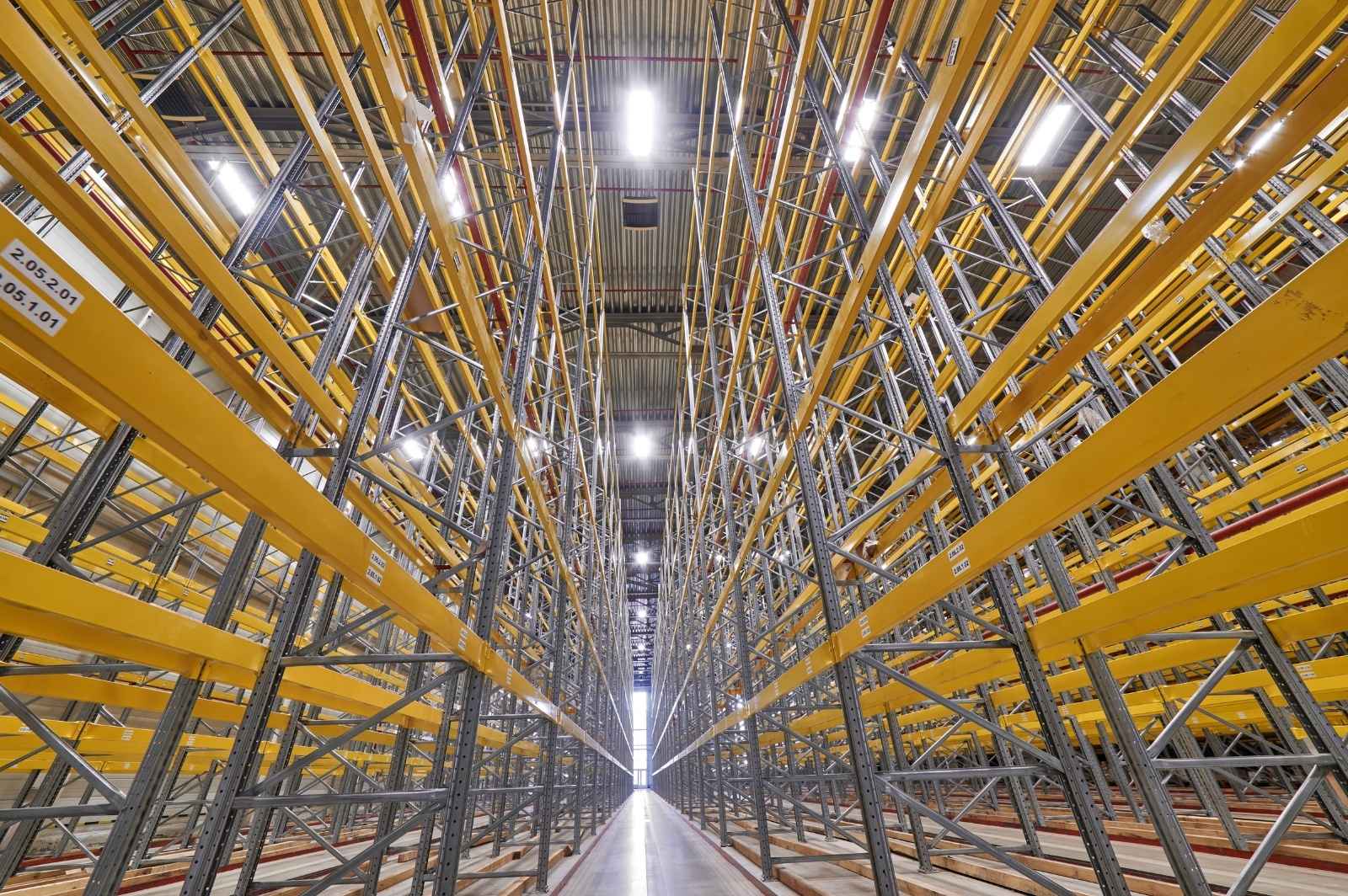 Understanding Aisle Width in a Warehouse